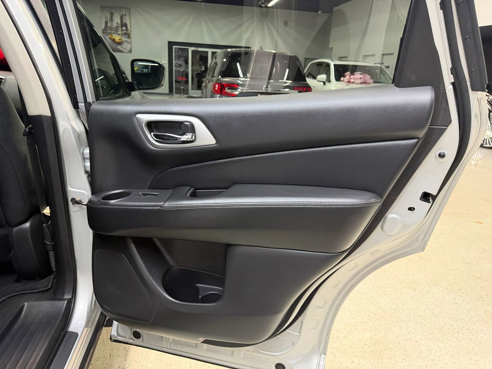 Used 2020 Nissan Pathfinder S AWD/4WD image 27