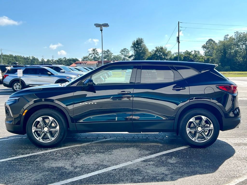 Used 2025 Chevrolet Blazer LT image 9