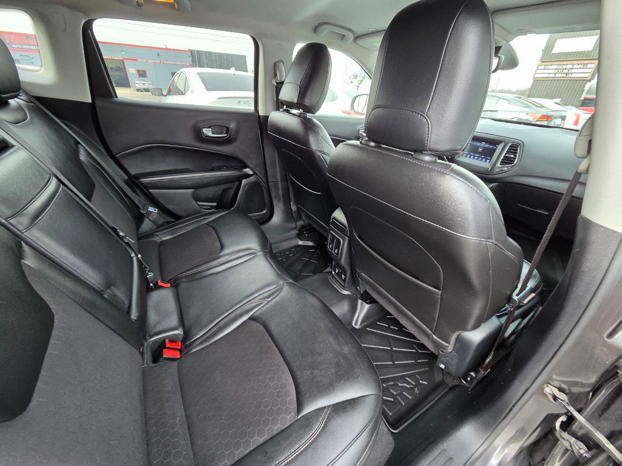 Used 2018 Jeep Compass Latitude w/ Popular Equipment Group AWD/4WD image 16