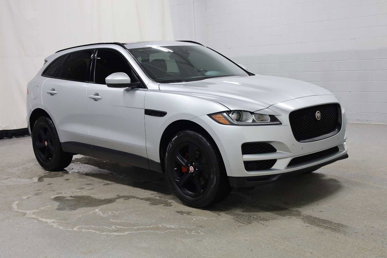 Used 2019 Jaguar F-PACE Premium image 13