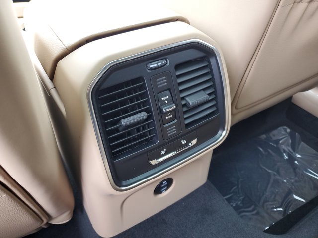 Used 2025 Porsche Macan image 18