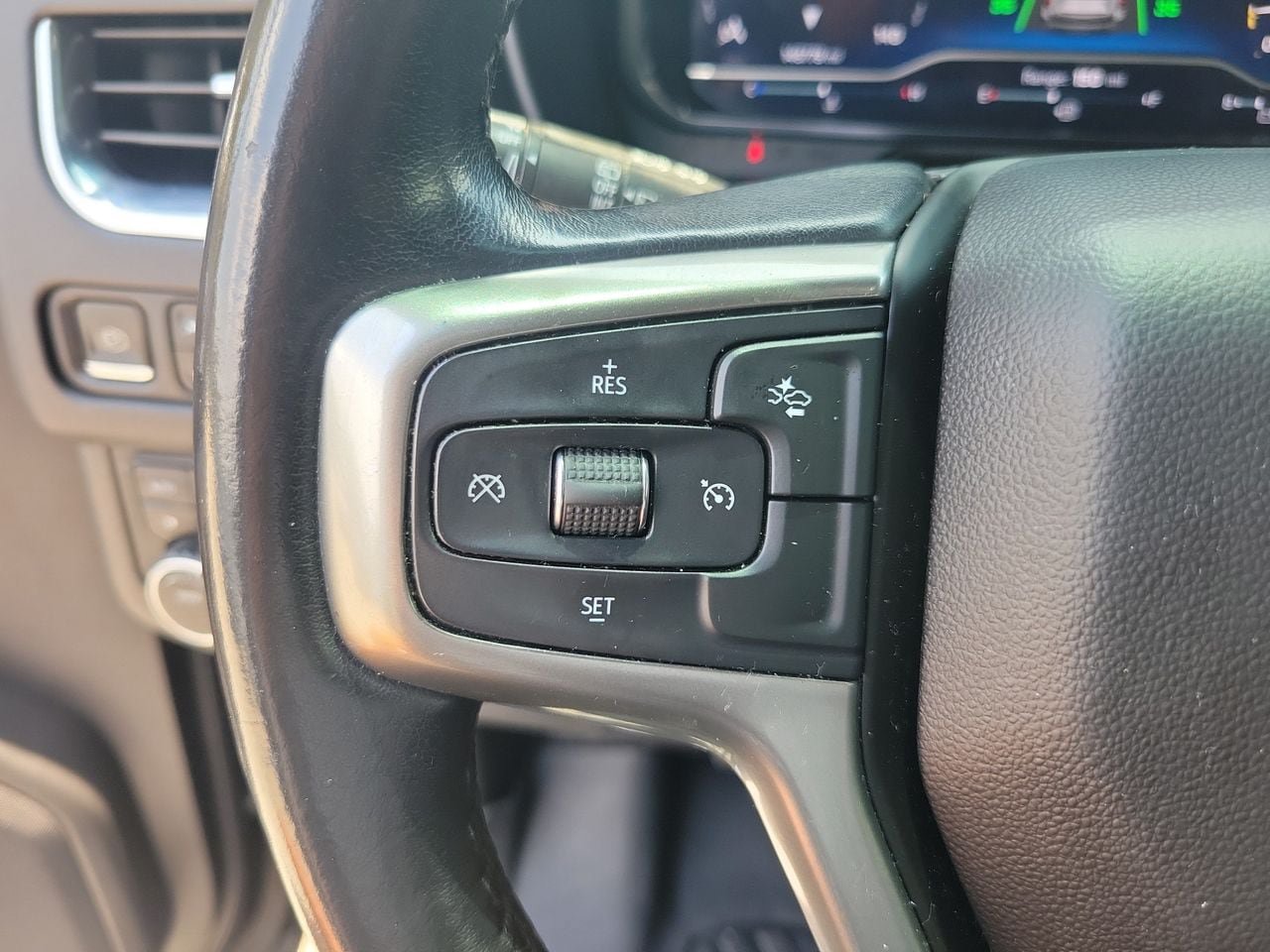 Used 2022 Chevrolet Suburban LT AWD/4WD image 20