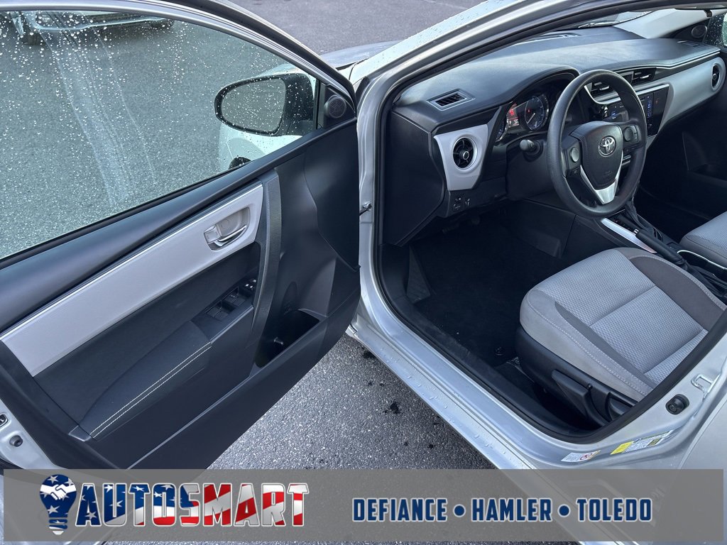 Used 2018 Toyota Corolla LE image 13