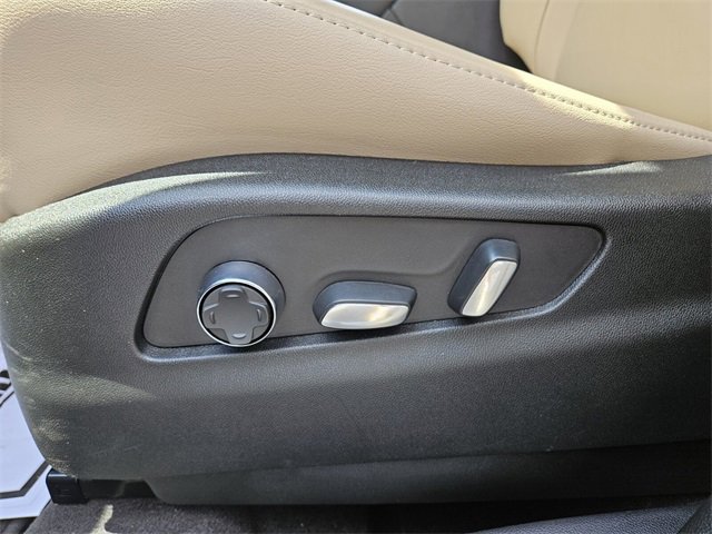 Certified 2025 Cadillac XT4 Premium Luxury image 10