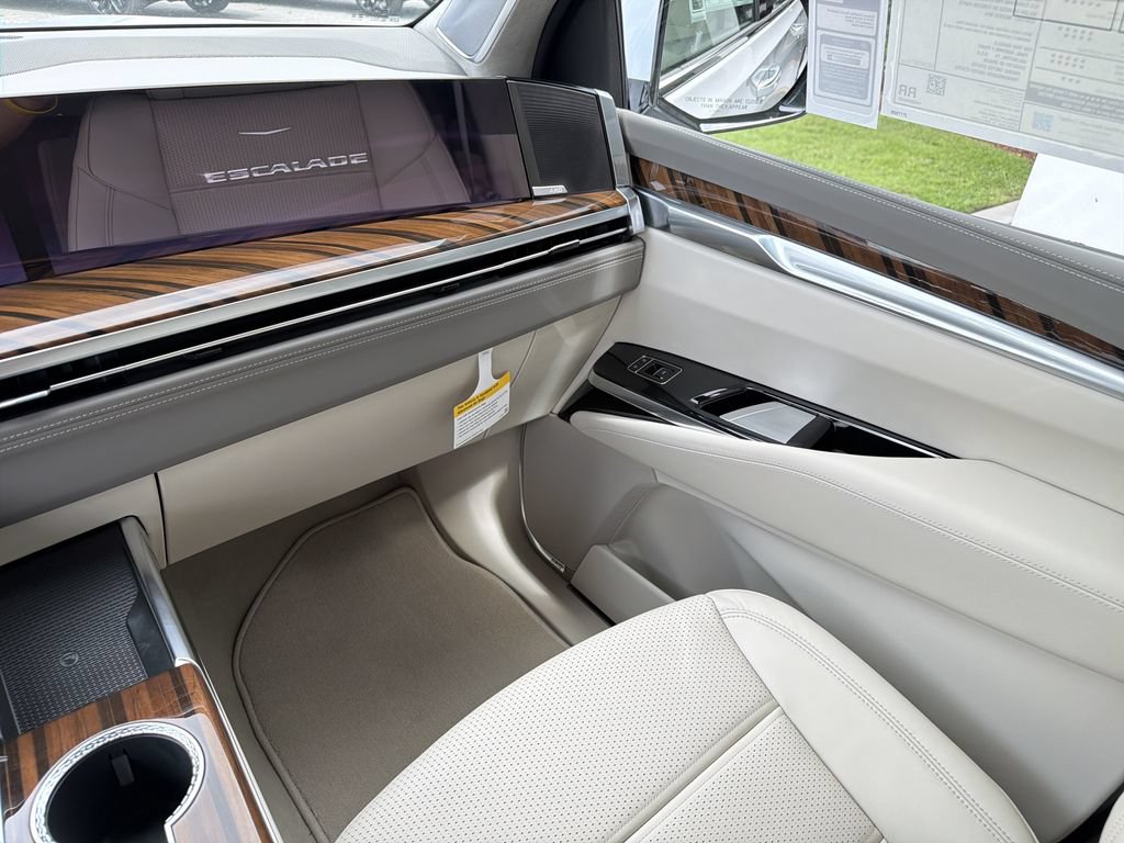 New 2026 Cadillac Escalade ESV Platinum Luxury w/ LPO, Radiant Package AWD/4WD image 18