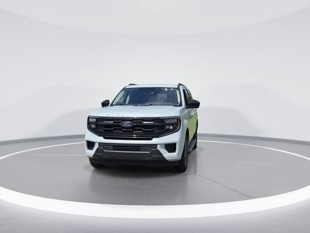 Used 2025 Ford Expedition Max Active RWD image 3