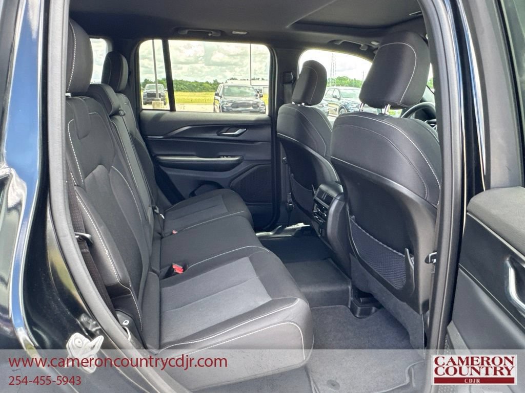 Used 2025 Jeep Grand Cherokee Laredo w/ Luxury Tech Group I AWD/4WD image 21