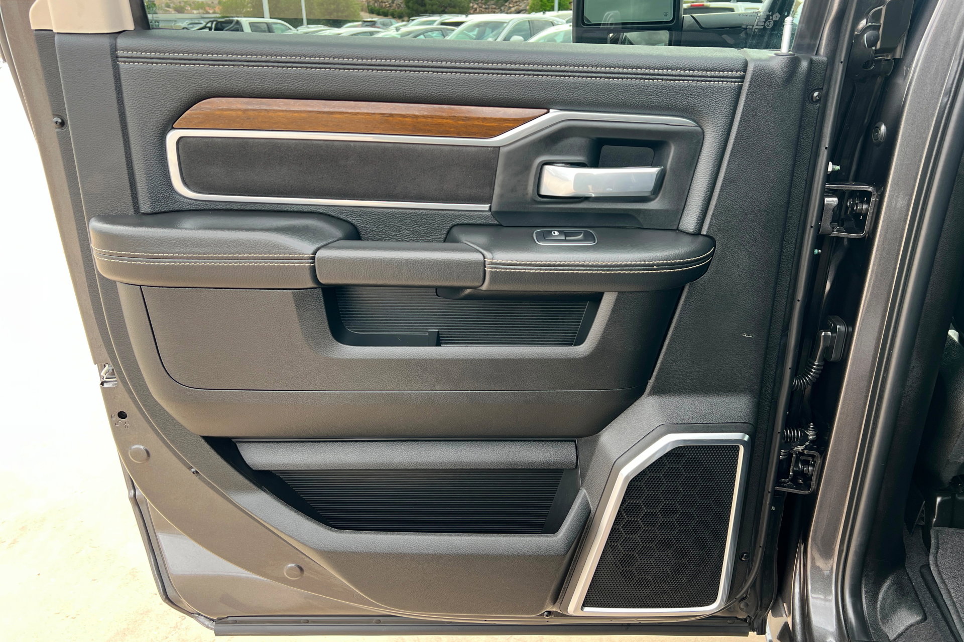Used 2024 RAM 2500 Laramie w/ Safety Group AWD/4WD image 18