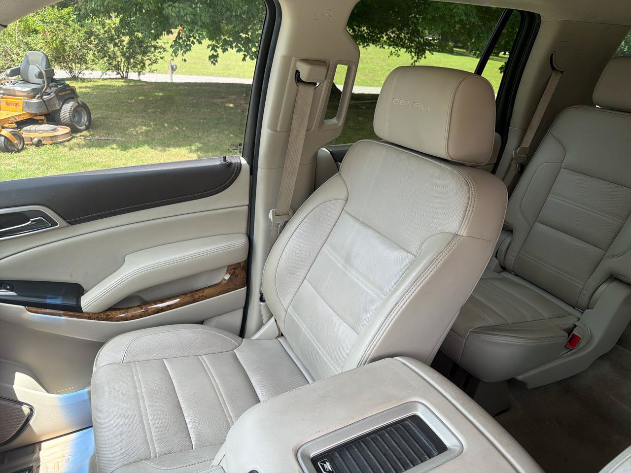 Used 2016 GMC Yukon Denali w/ Open Road Package AWD/4WD image 11