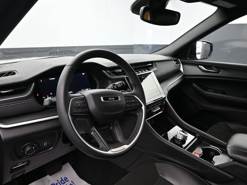 Used 2024 Jeep Grand Cherokee Altitude image 19