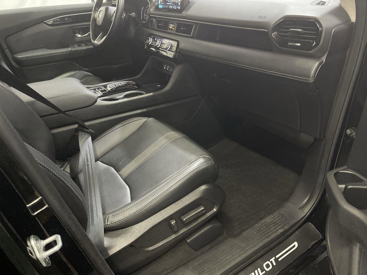 Used 2023 Honda Pilot Touring image 26