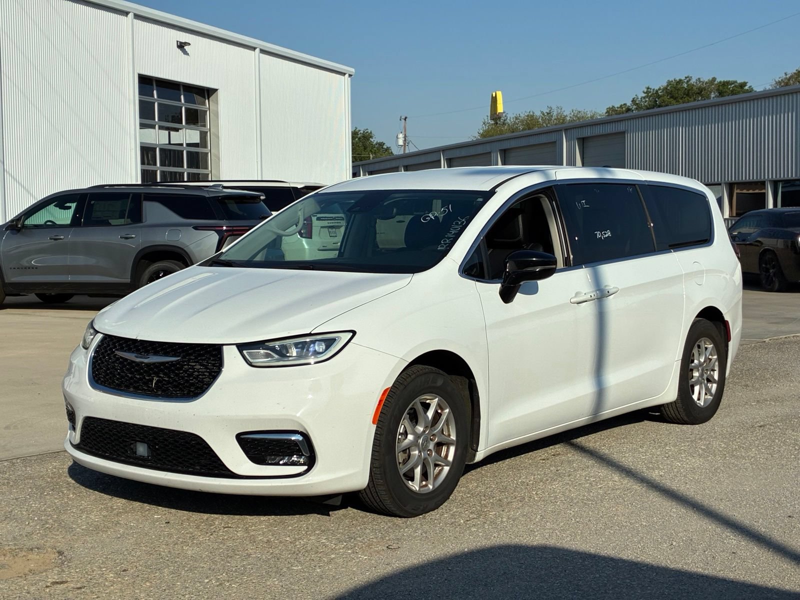 Used 2024 Chrysler Pacifica Touring-L