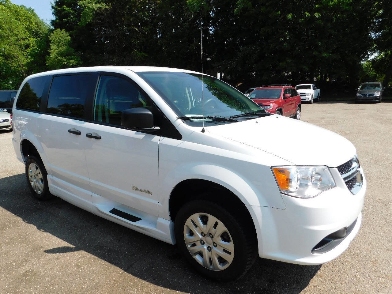 Used 2019 Dodge Grand Caravan SE image 8
