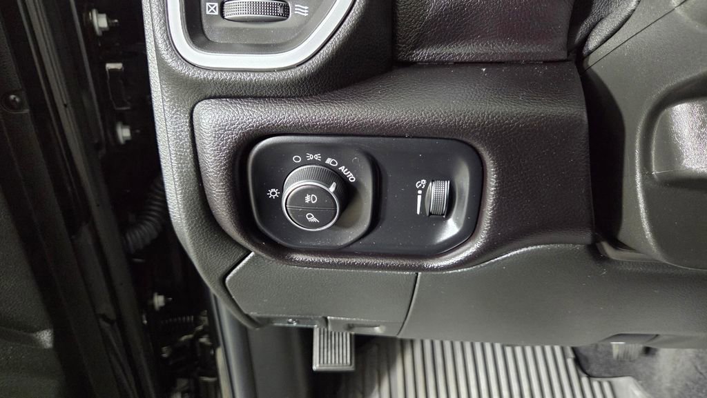 Used 2023 RAM 3500 Big Horn w/ Level B Equipment Group AWD/4WD image 18