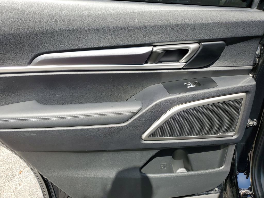 Used 2023 Kia Telluride LX image 17