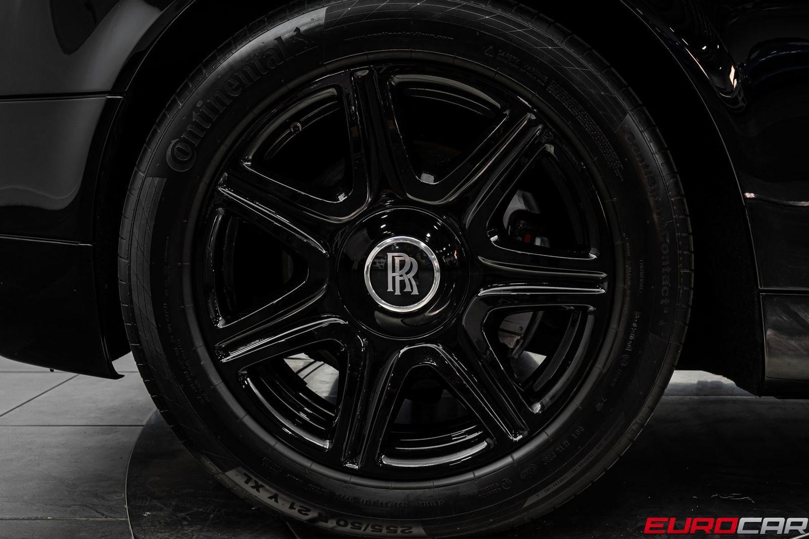 Used 2010 Rolls-Royce Phantom Coupe image 18