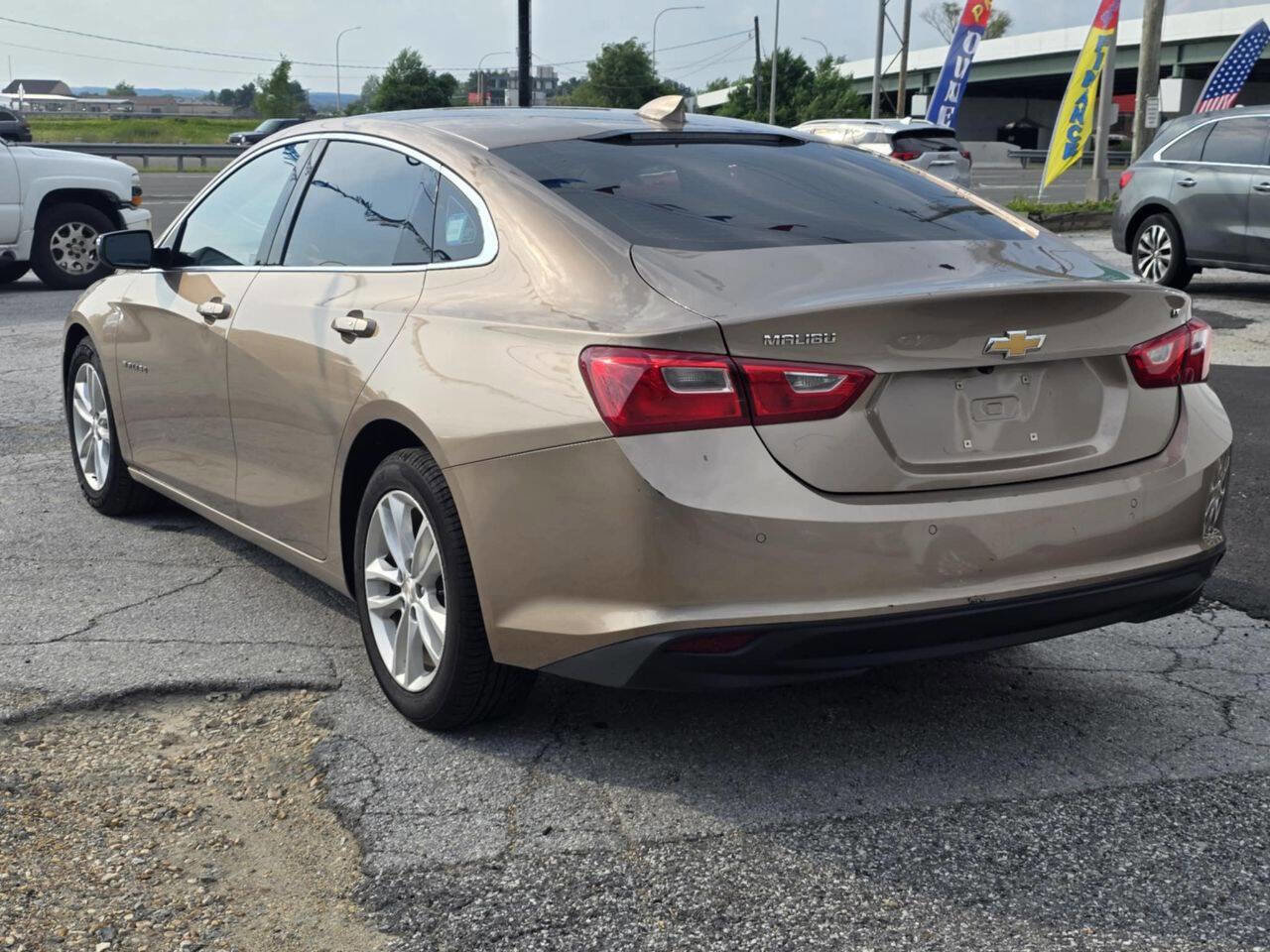 Used 2018 Chevrolet Malibu LT w/ Driver Confidence Package image 3