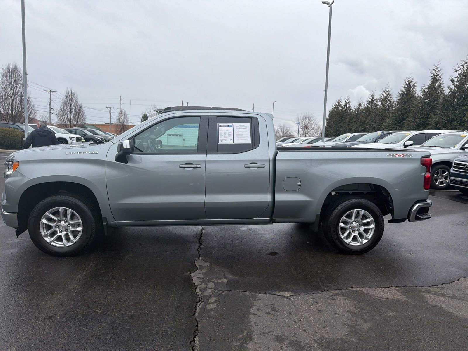 Used 2025 Chevrolet Silverado 1500 LT image 2