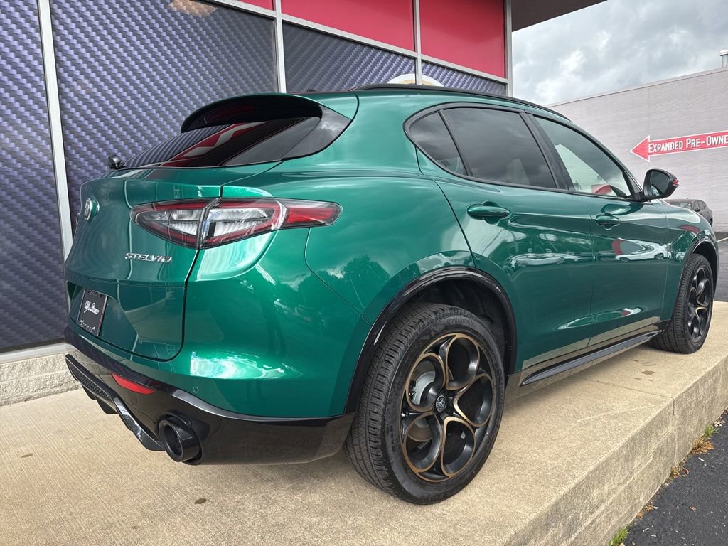 New 2025 Alfa Romeo Stelvio Sprint image 3