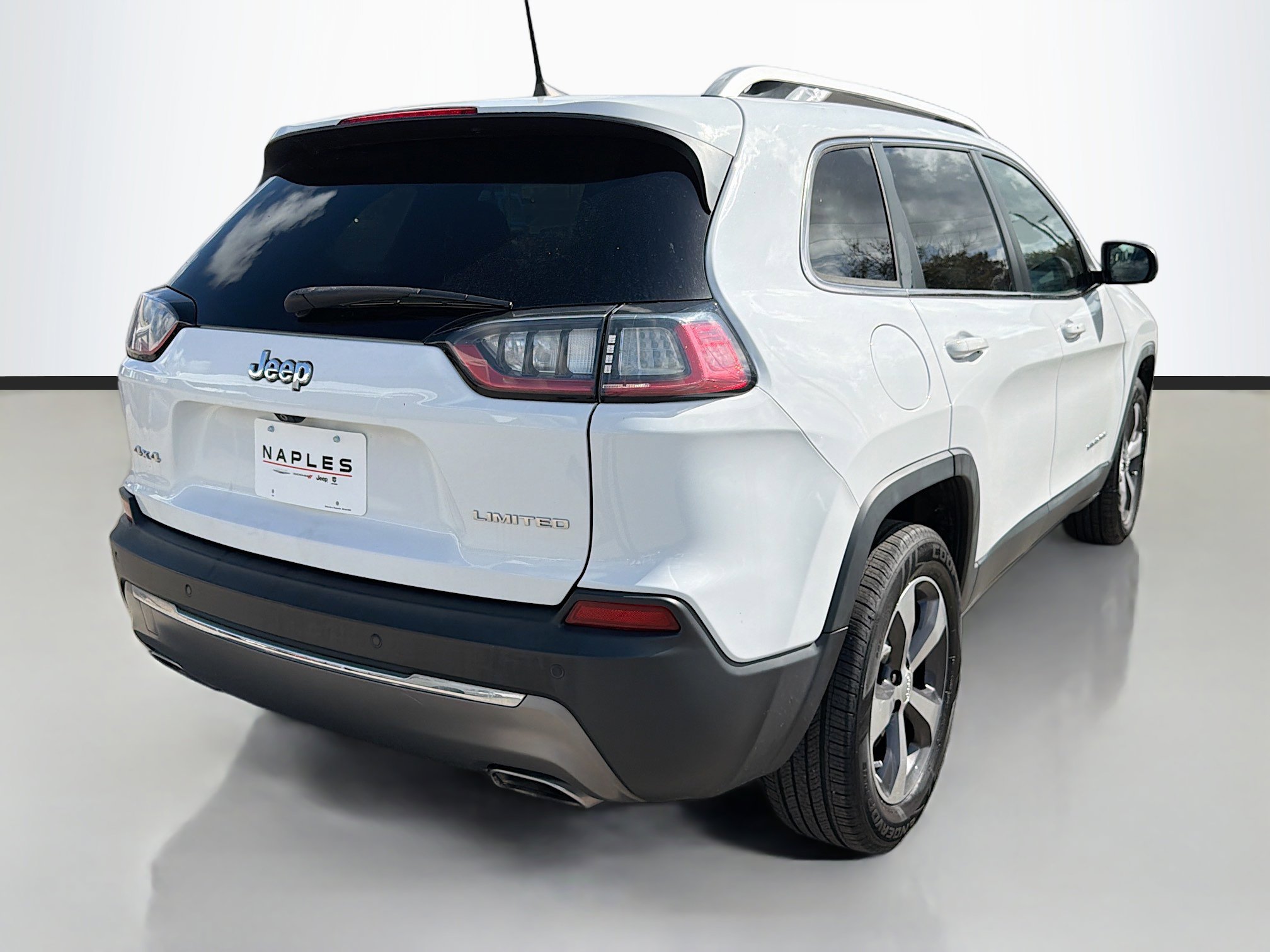 Used 2020 Jeep Cherokee Limited image 3