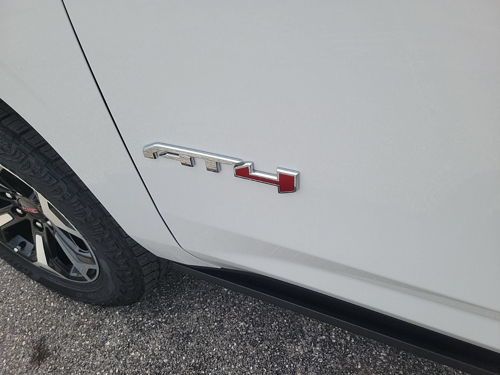 New 2026 GMC Yukon XL AT4 w/ AT4 Premium Plus Package AWD/4WD image 9