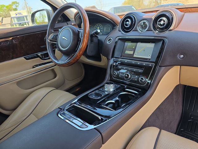 Used 2017 Jaguar XJ R-Sport image 16