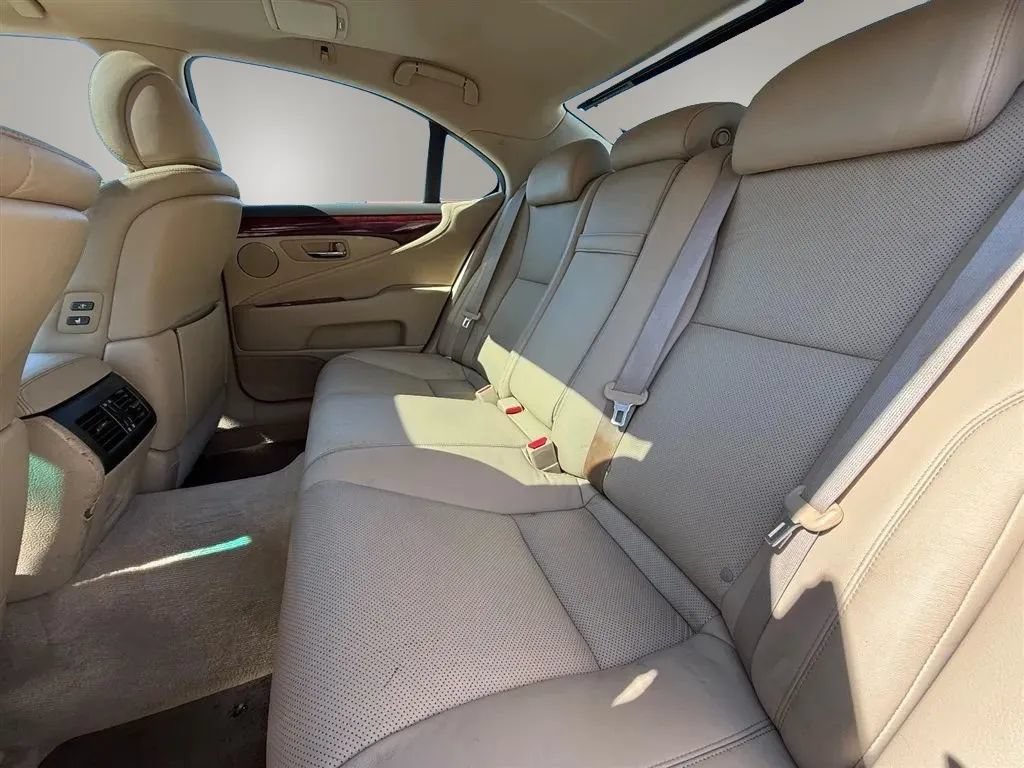 Used 2009 Lexus LS 460 w/ Comfort Pkg RWD image 26