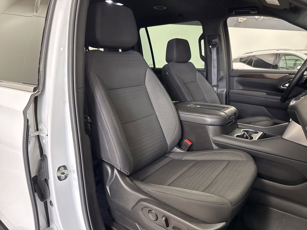 Used 2023 GMC Yukon XL SLE AWD/4WD image 13