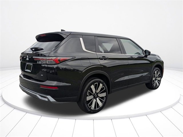 New 2025 Mitsubishi Outlander SE image 3