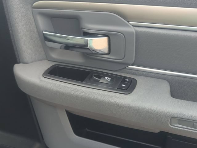 Used 2017 RAM 1500 Classic SLT AWD/4WD image 26
