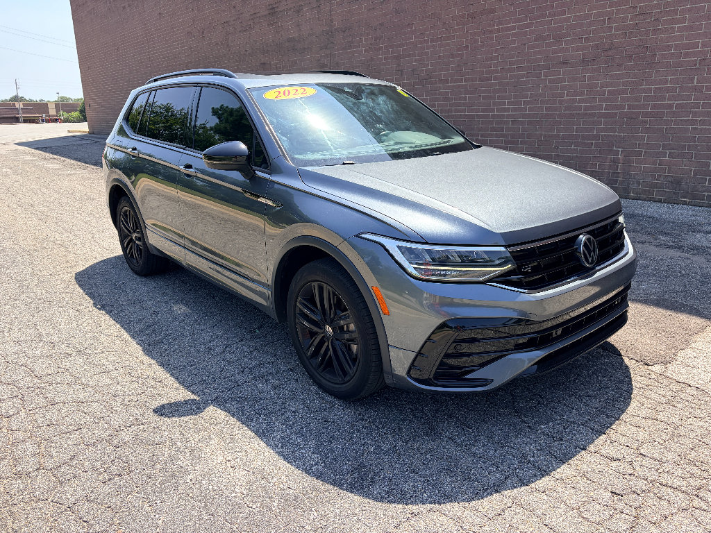 Used 2022 Volkswagen Tiguan SE R-Line AWD/4WD image 7