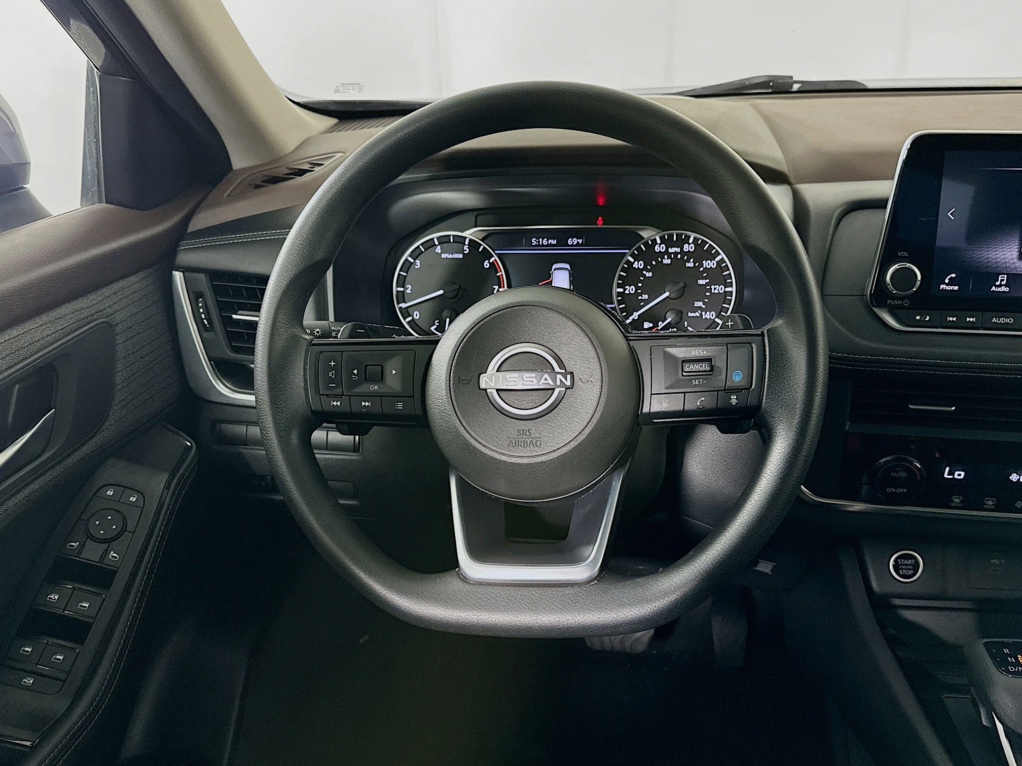 Used 2023 Nissan Rogue SV image 18