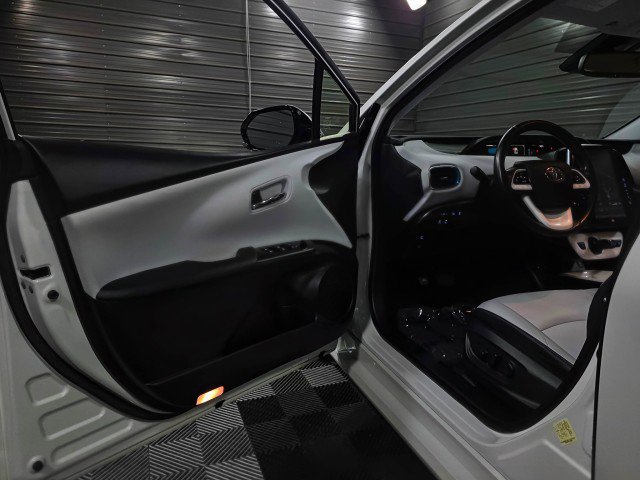 Used 2018 Toyota Prius Prime Advanced image 33