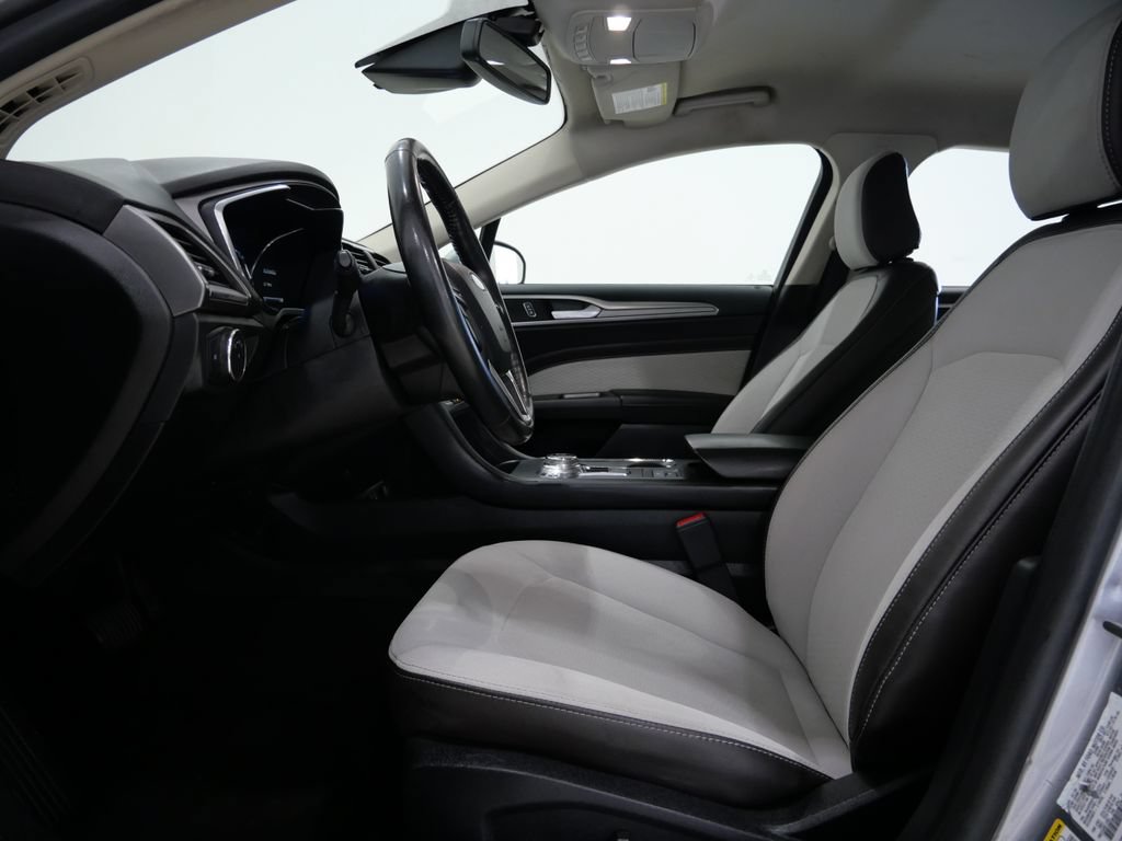 Used 2020 Ford Fusion SE w/ Equipment Group 151A FWD image 10