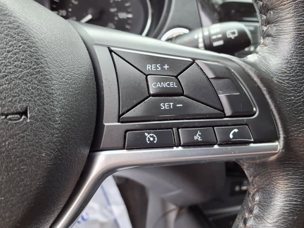 Used 2018 Nissan Rogue SV AWD/4WD image 19