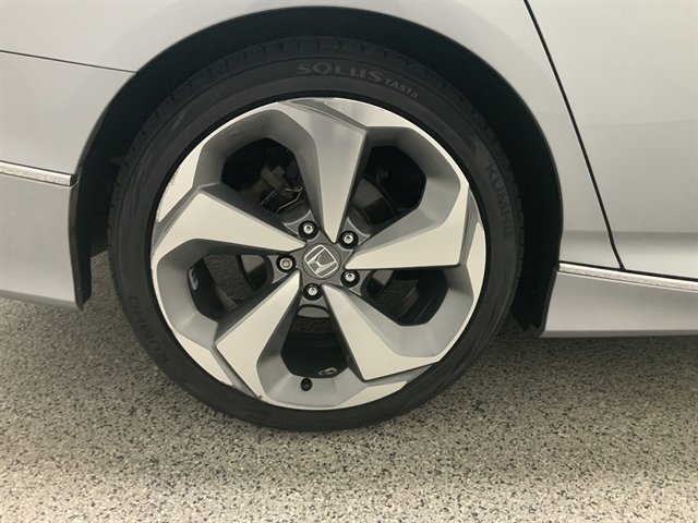 Used 2019 Honda Accord Touring image 11
