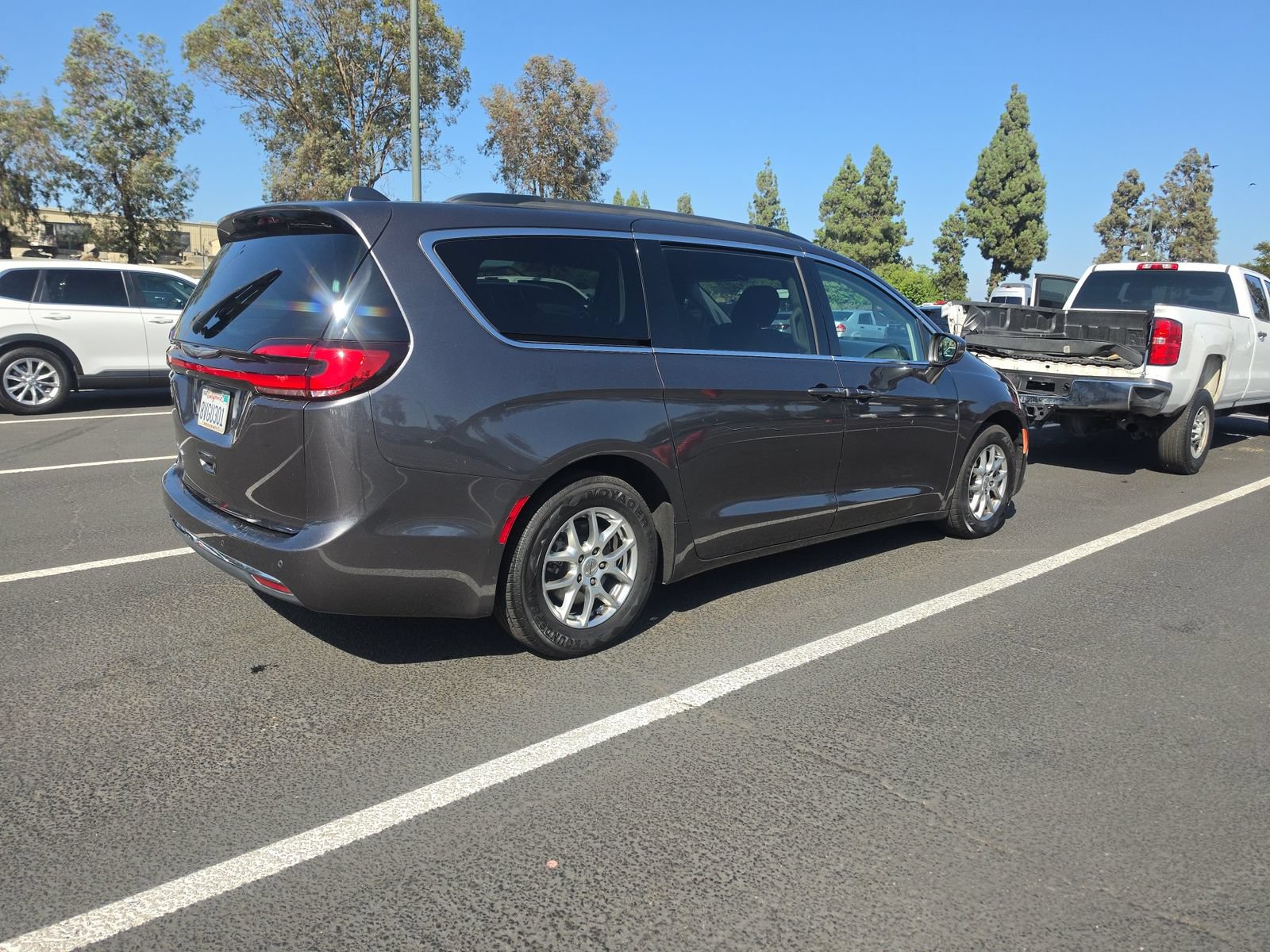 Used 2021 Chrysler Pacifica Touring FWD image 6