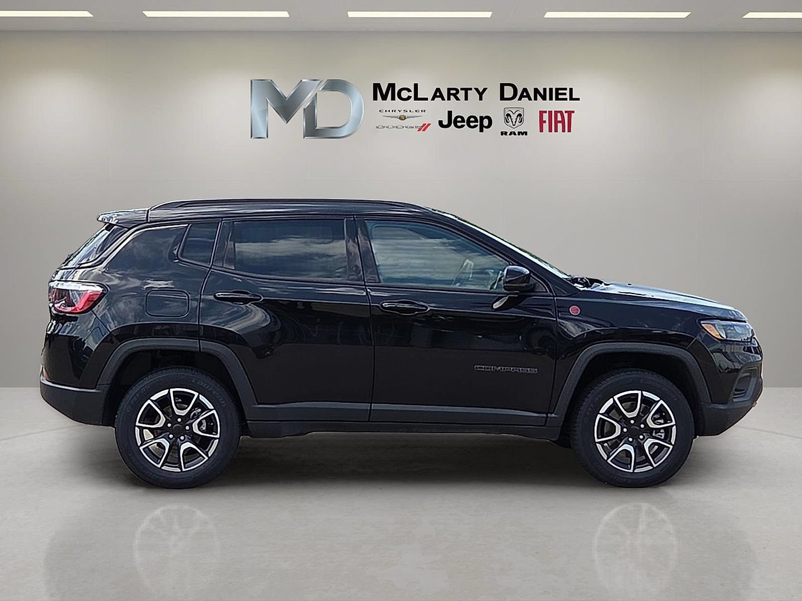 Used 2024 Jeep Compass Trailhawk AWD/4WD image 6