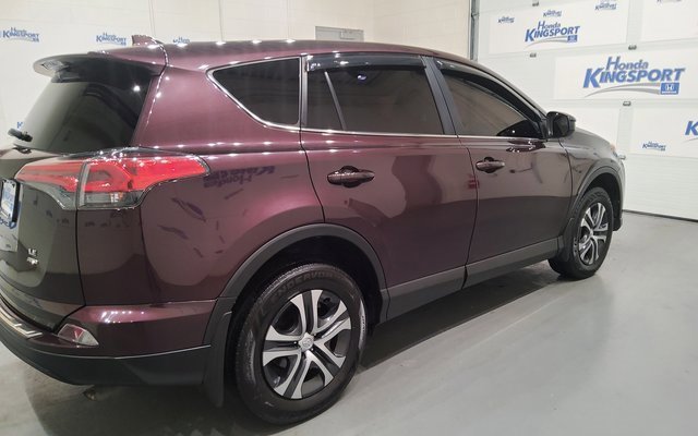 Used 2018 Toyota RAV4 LE image 3