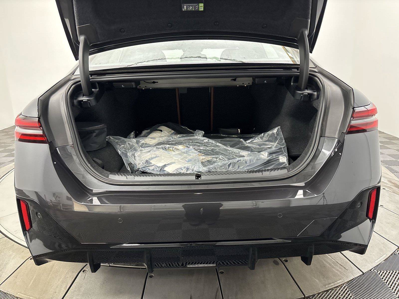 New 2026 BMW i5 M60 AWD/4WD image 21