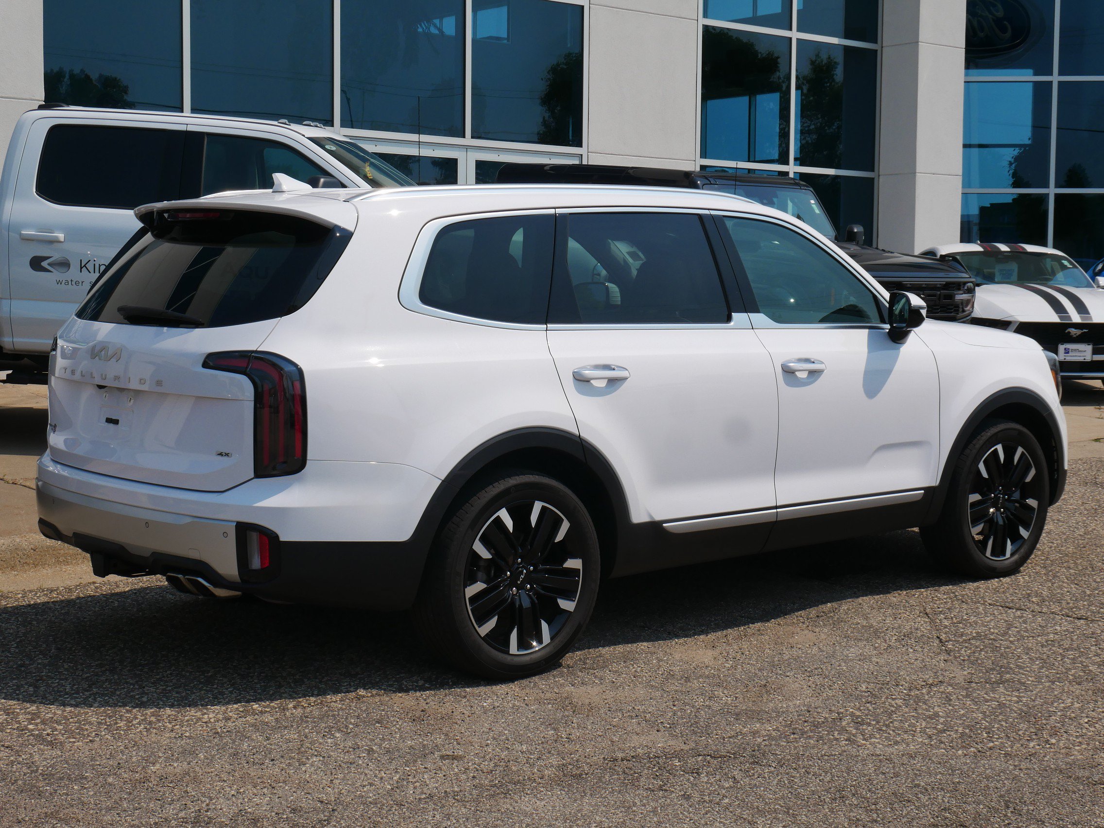 Used 2024 Kia Telluride SX Prestige w/ Towing Package AWD/4WD image 3