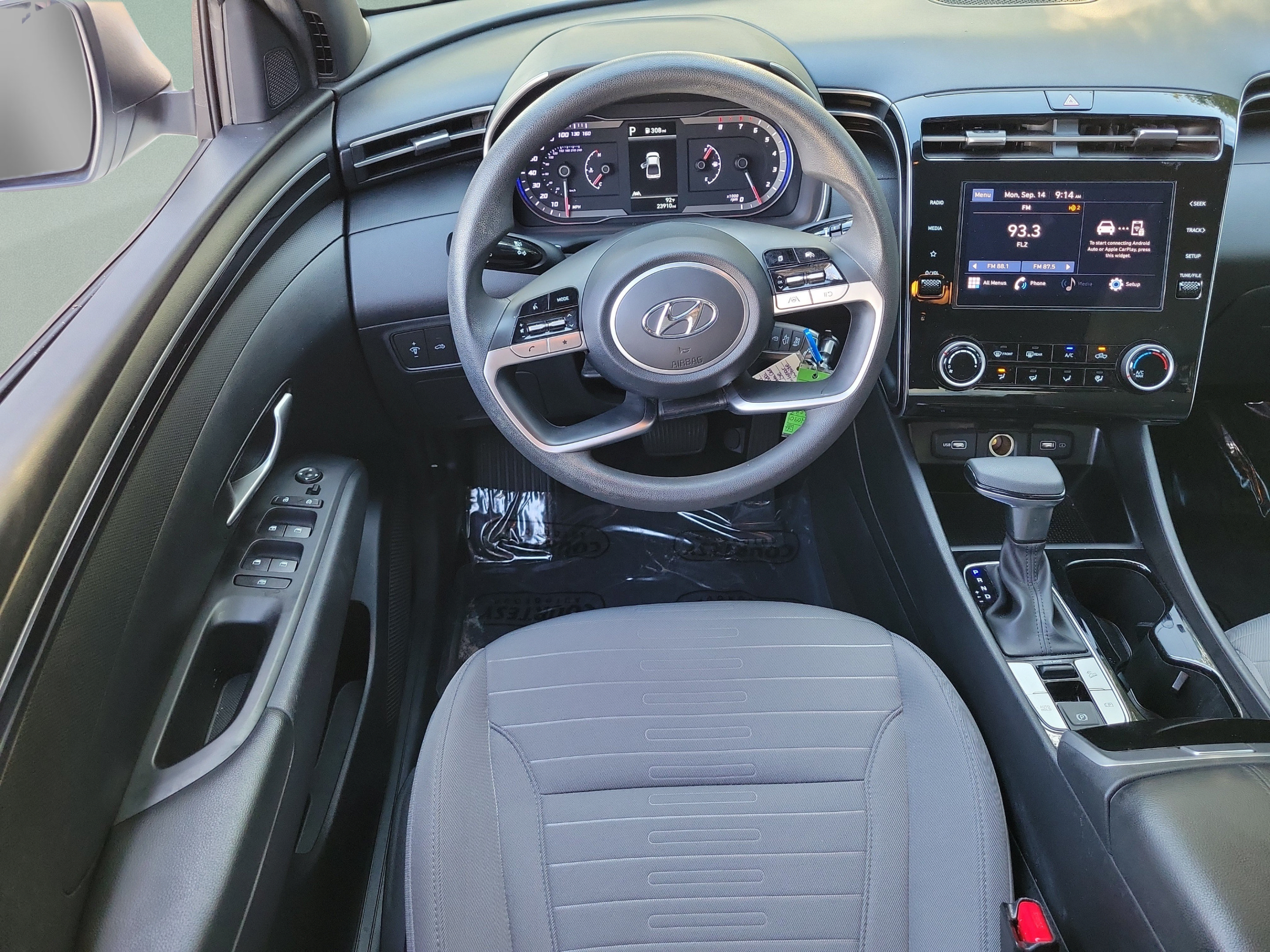 Used 2023 Hyundai Santa Cruz SE FWD image 9