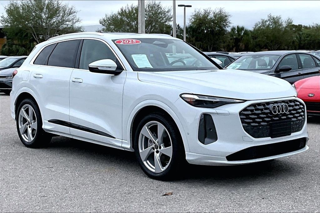 Certified 2025 Audi Q5 Prestige image 2