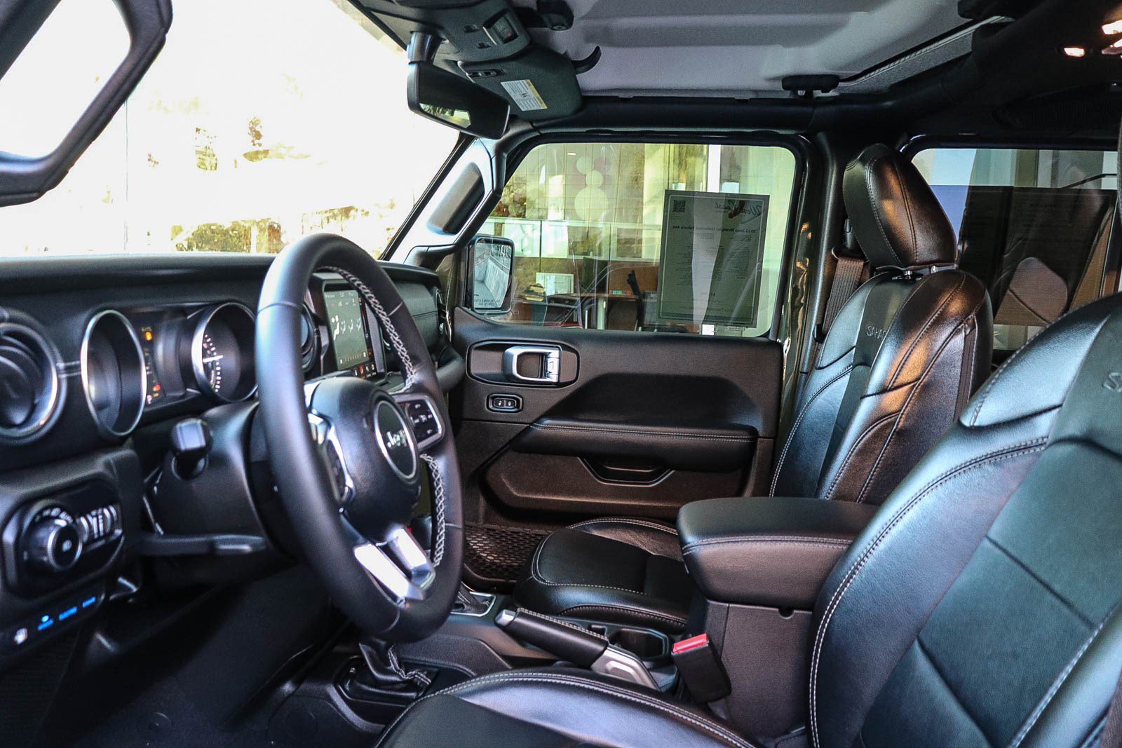 Used 2022 Jeep Wrangler Unlimited Sahara image 18