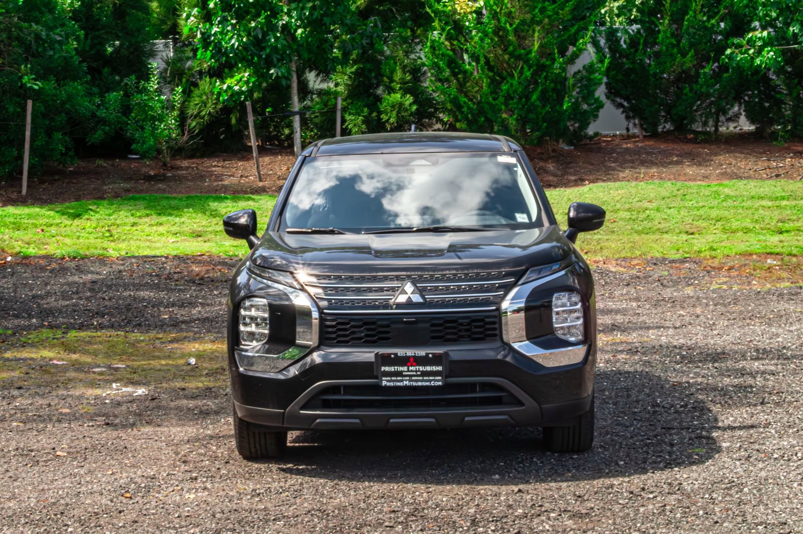 New 2025 Mitsubishi Outlander ES image 2