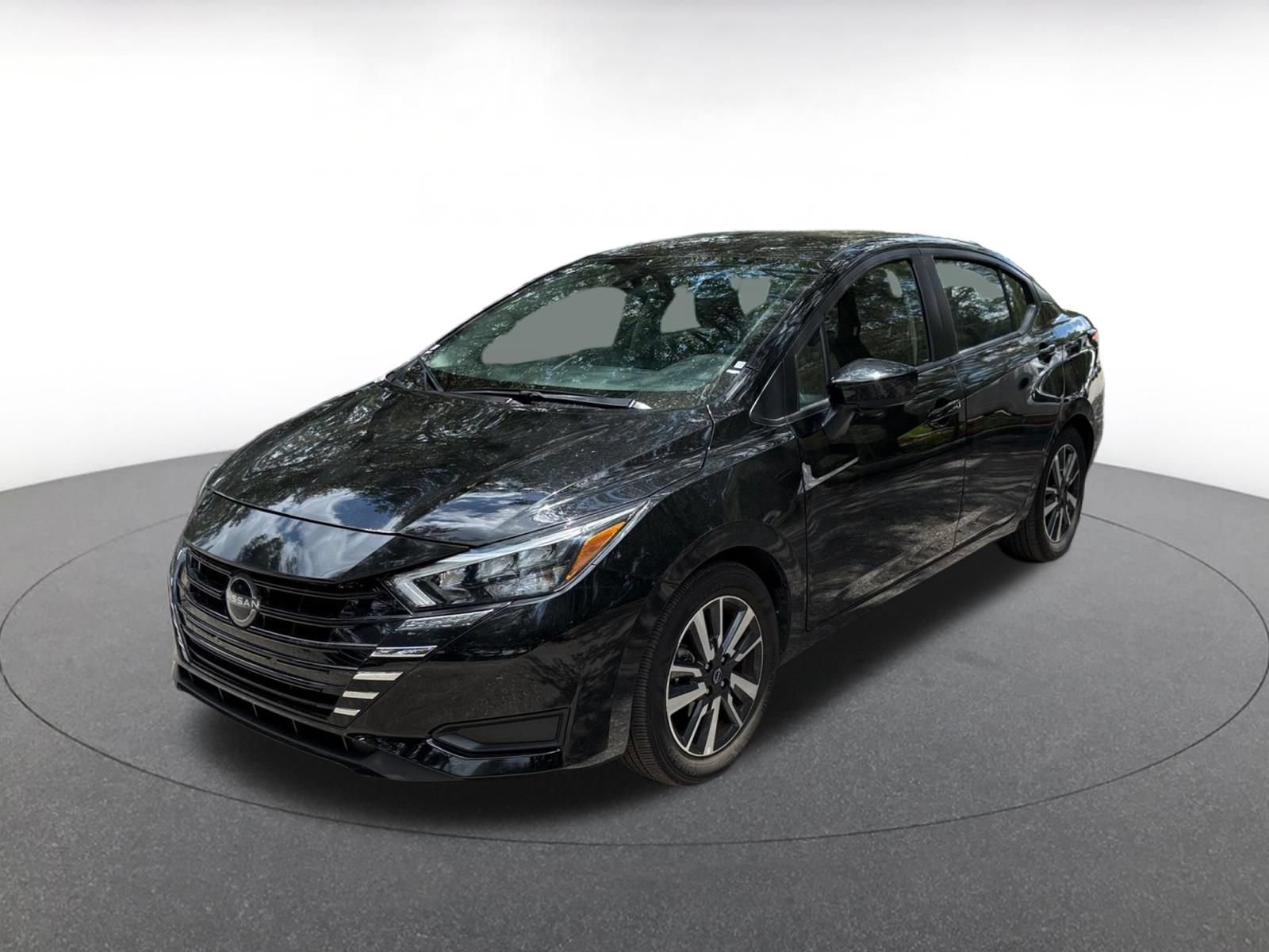 Used 2025 Nissan Versa SV FWD image 3