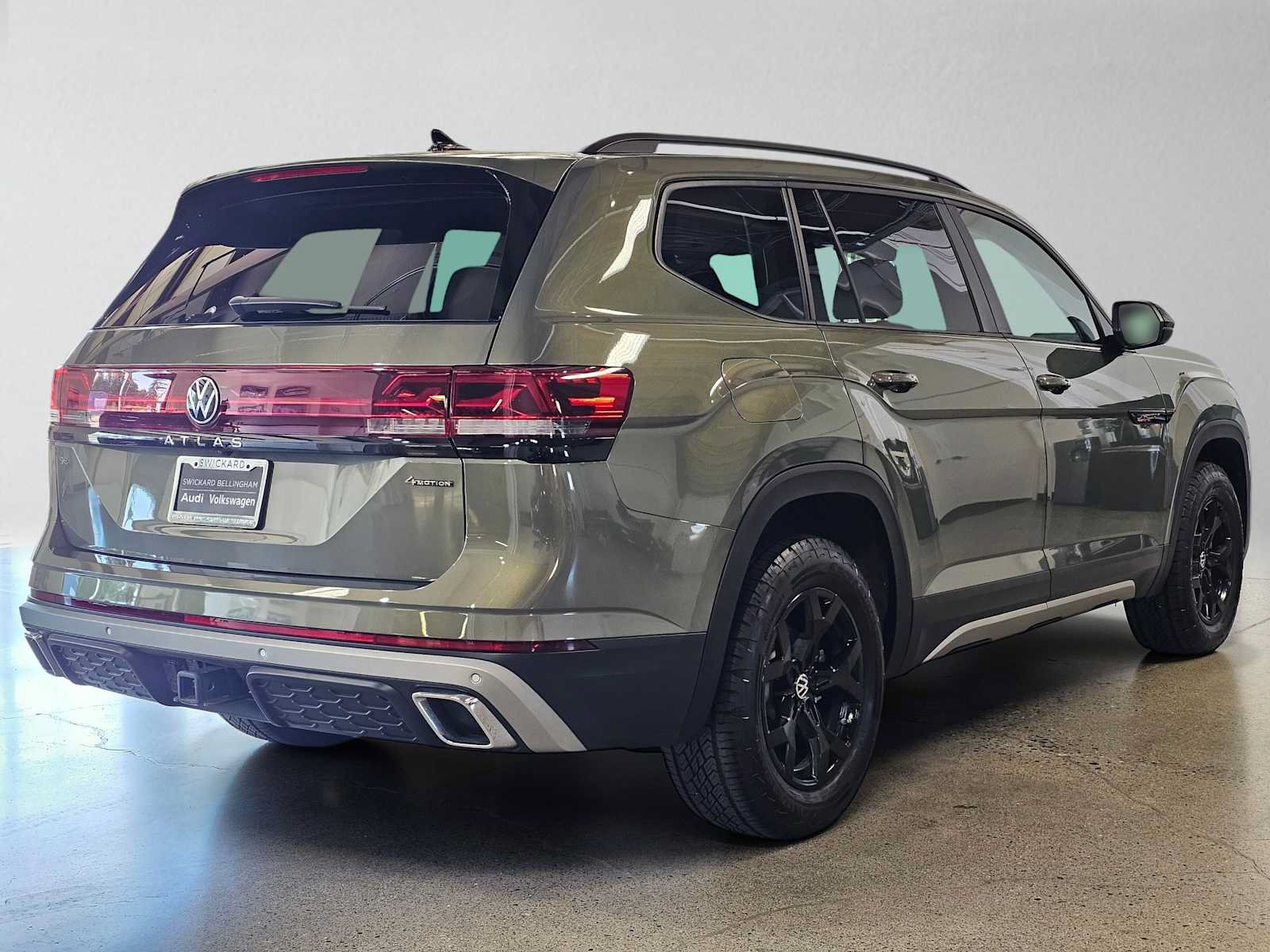 Used 2026 Volkswagen Atlas Peak Edition AWD/4WD image 3