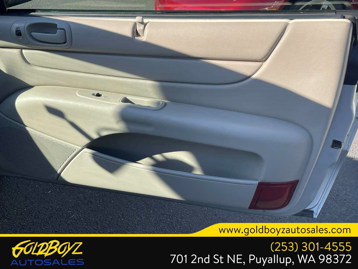 Used 2005 Chrysler Sebring Convertible FWD image 29