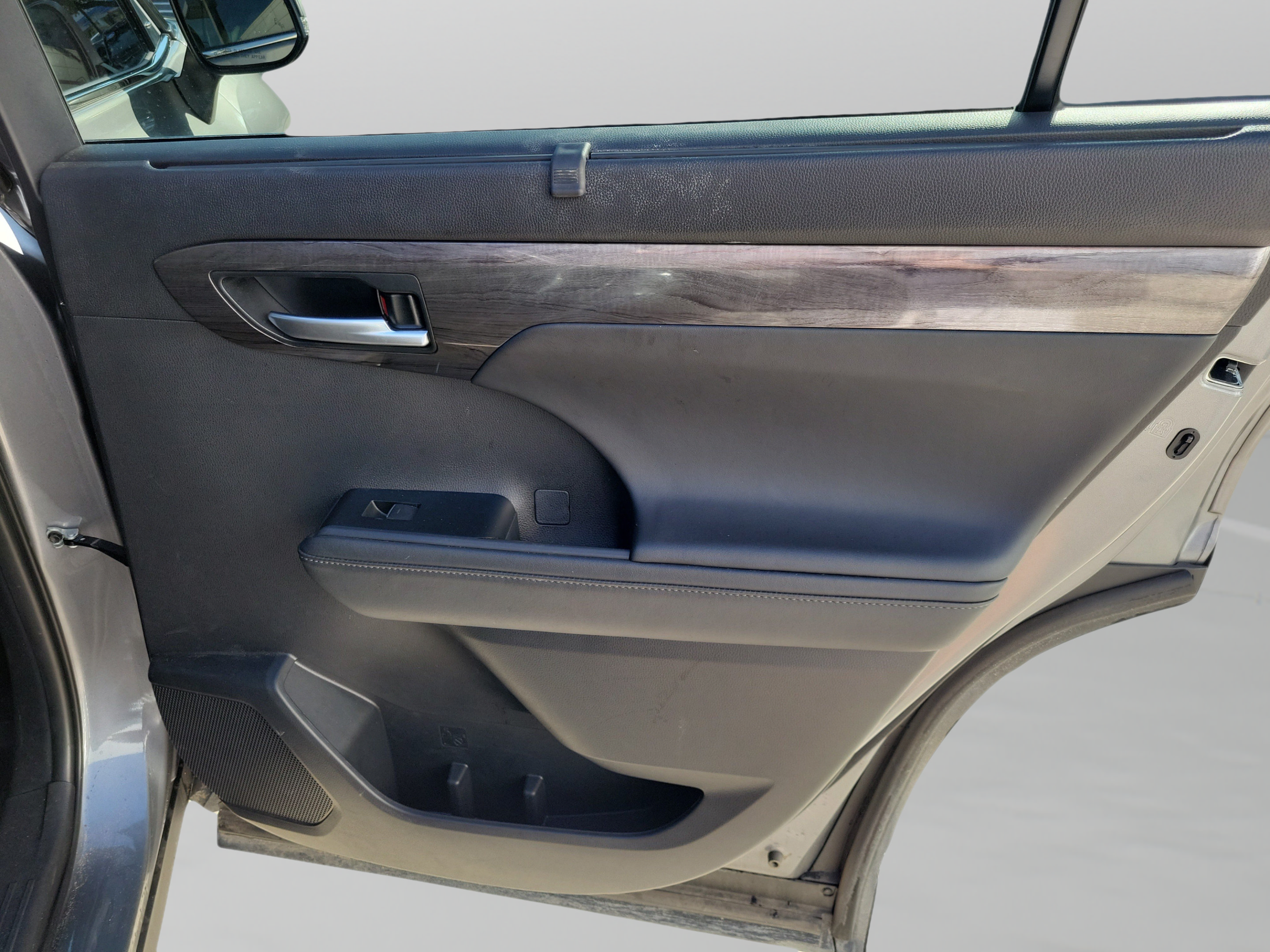 Certified 2025 Toyota Highlander Limited FWD image 26