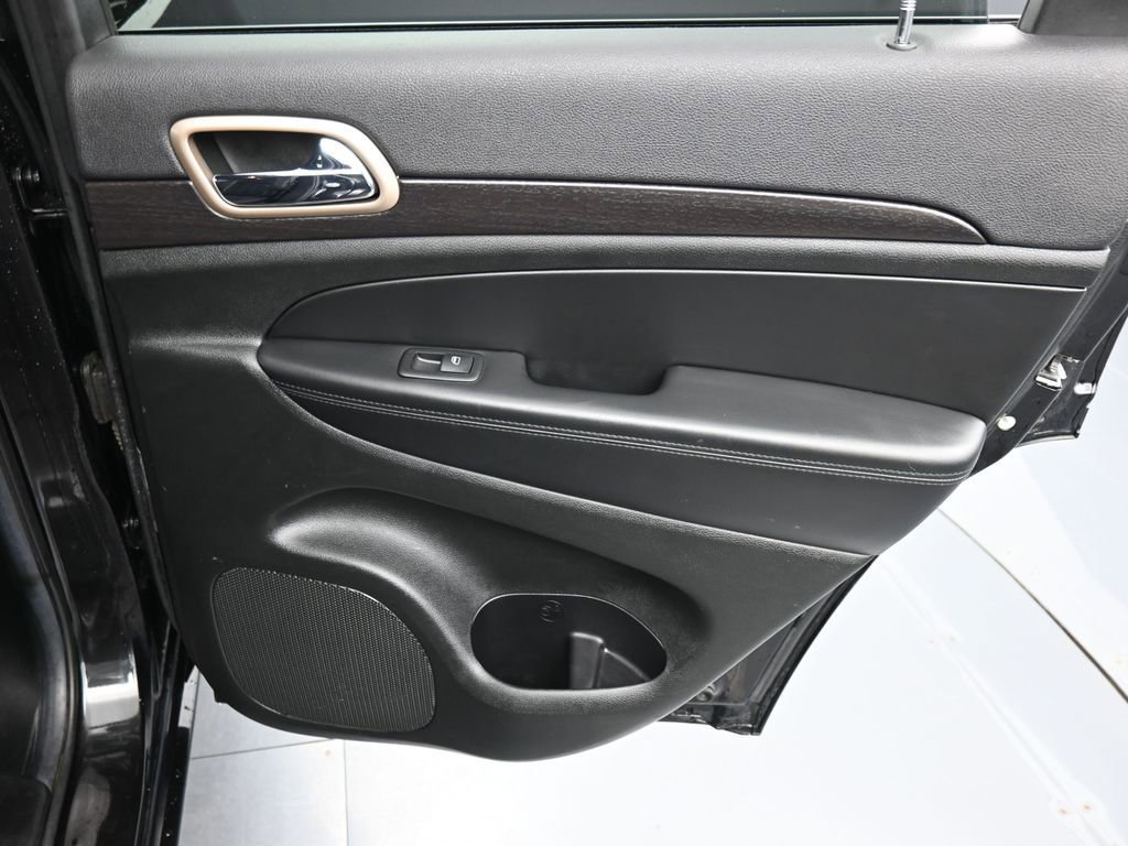 Used 2015 Jeep Grand Cherokee Altitude image 17